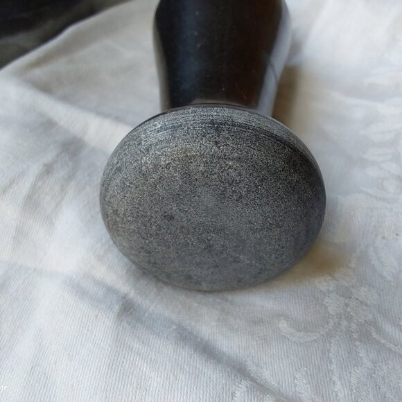 Very heavy black granite mortar and pestle set two sided very good used conditio - Picture 9 of 12